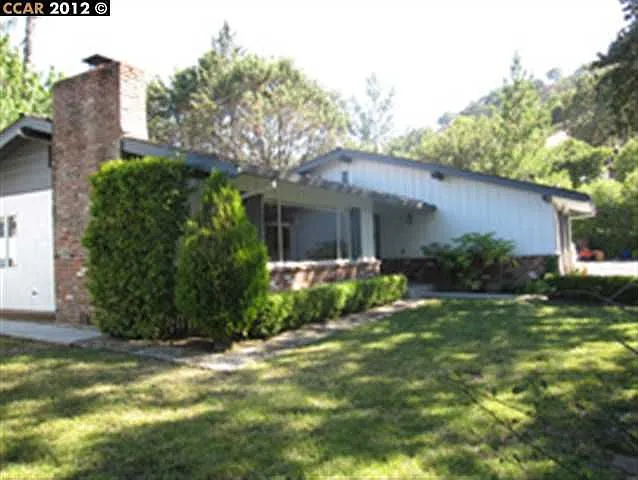 1790 Ivanhoe Ave photo 1