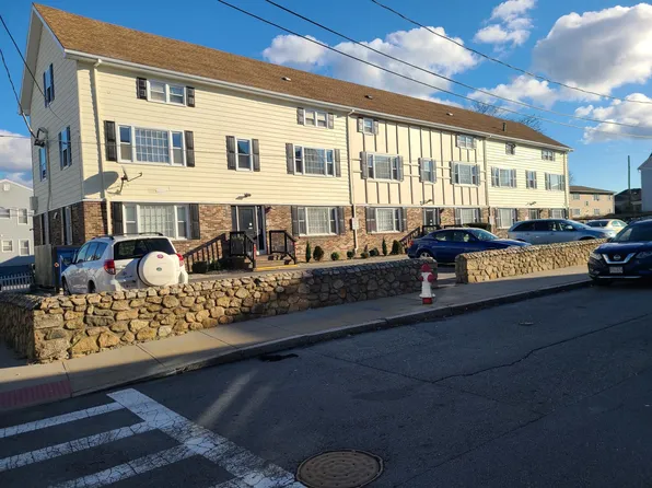 14 Carver St #E, Fall River, MA 02721