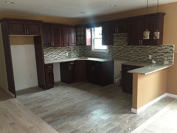 4th image of 11614 140th St