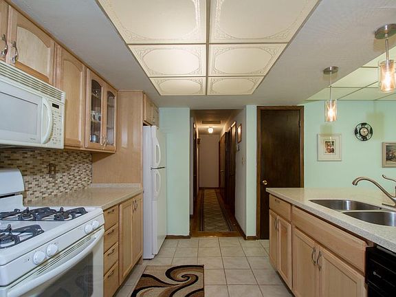 3rd image of 2634 S Seymour Pl