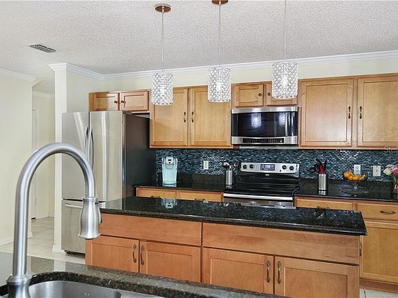 4th image of 825 Horseshoe Falls Dr
