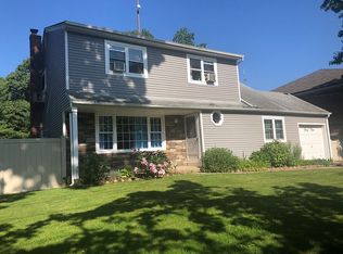 44 Plymouth Blvd, Smithtown, NY 11787