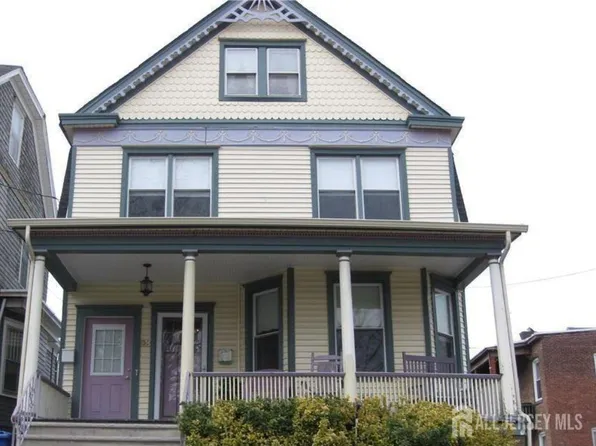 28 Gordon St, Perth Amboy, NJ 08861