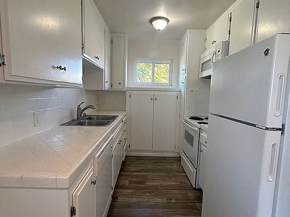 5th image of 3160 Lincoln Ave APT 3