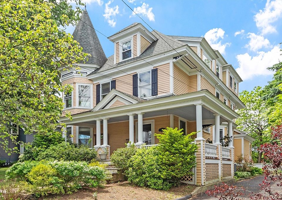 1st image of 10 Stevens St