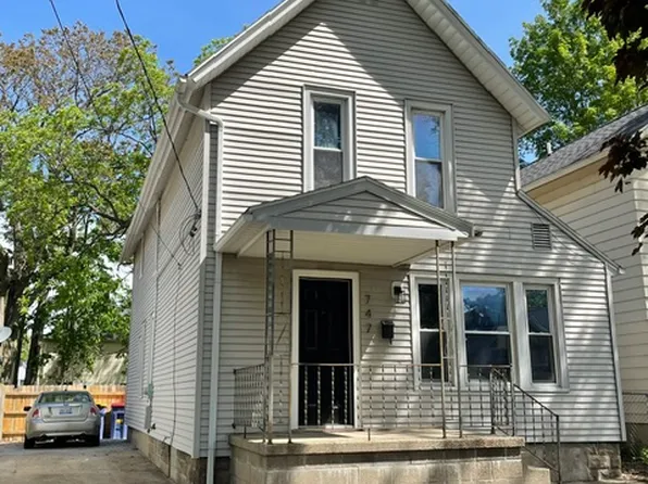 747 California St NW, Grand Rapids, MI 49504