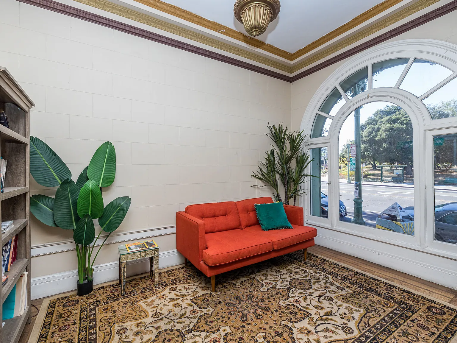 240 Grand — Photo 3