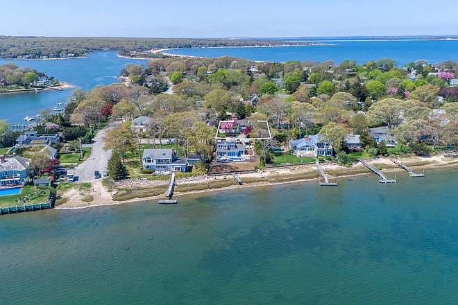 1st image of 17 Whalers Walk
