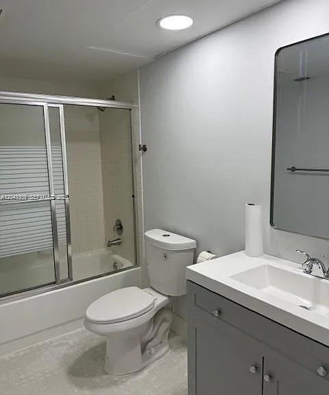 1001 SW 128th Ter #404B — Photo 2