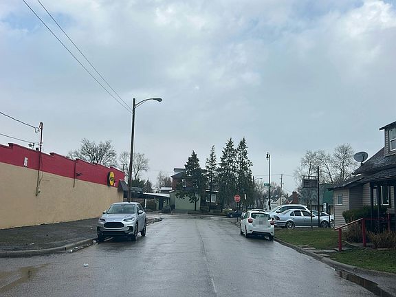 4th image of 765 Elizabeth Ave
