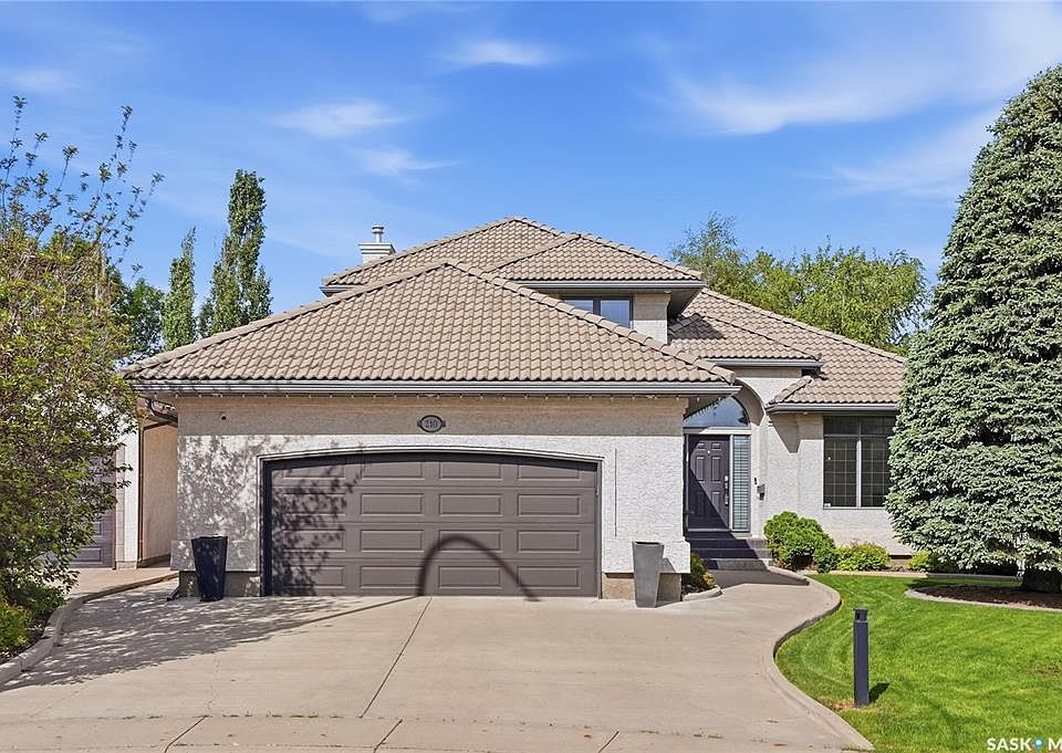 1st image of 210 Horlick CRESCENT