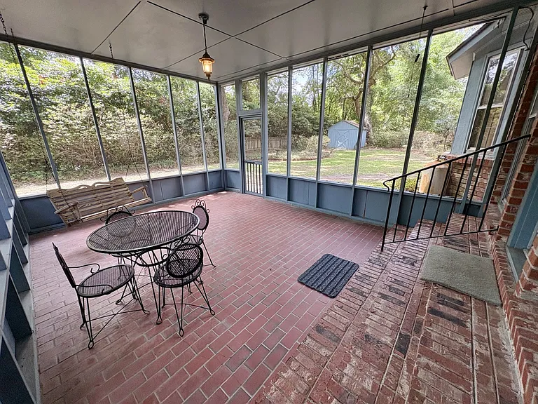 1003 Chambers Ln — Photo 15