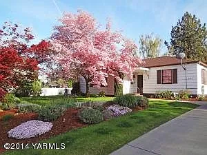 2004 Summitview Ave photo 1