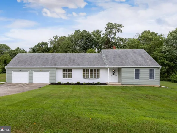 81 Holly Ln, Pilesgrove, NJ 08098