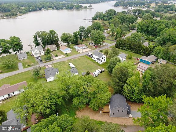 3rd image of 517 Shorewood Dr