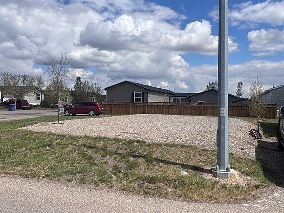 3rd image of 4009 Applewood Rd