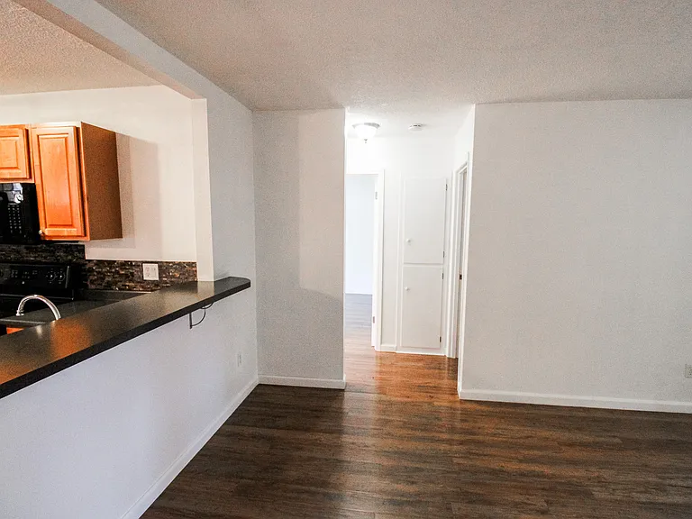 400-406 NE 63rd Ave #402 — Photo 8