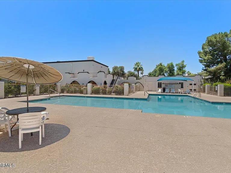 4233 N Miller Rd — Photo 34