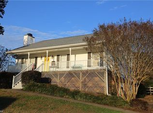 135 River Crest Ct, Clemmons, NC 27012