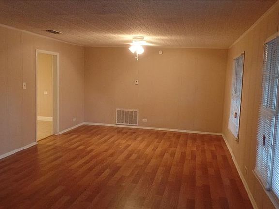 2nd image of 803 N Kaufman St