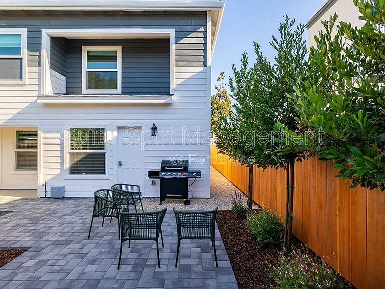 209 Madison Ave #B3 — Photo 8
