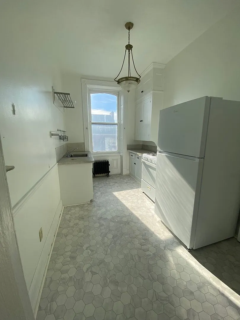 327 E Market Street — Photo 3