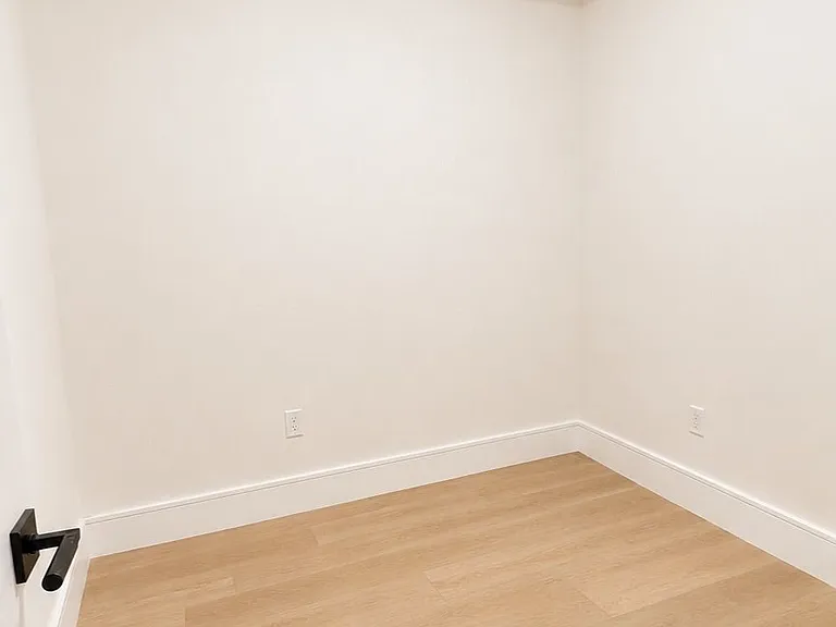 43 Elmwood Ave N #4 — Photo 13