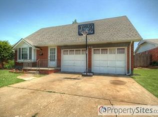 608 Greenwood Dr, Midwest City, OK 73110