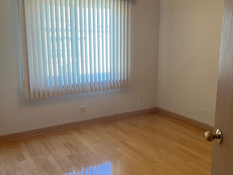 2nd image of 6472 N Northwest Hwy APT 201