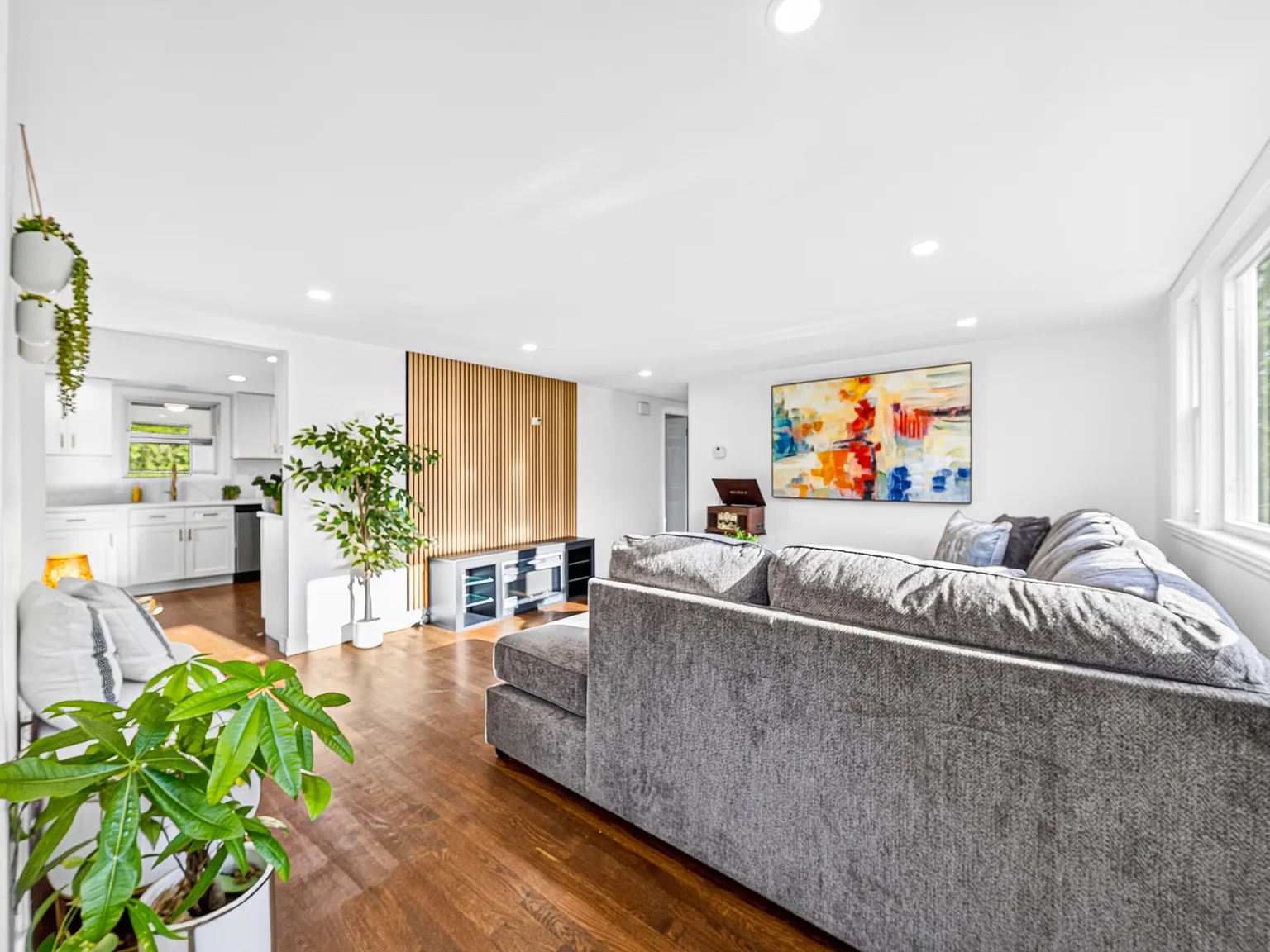 3 bed, 1450 sqft, $3,700 — Photo 3