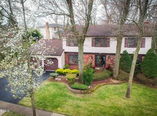 4 Glynn Ct, Parlin, NJ 08859