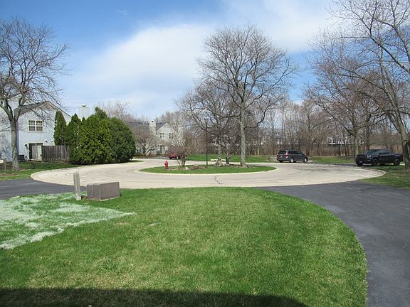 2nd image of 1004 N Knollwood Dr