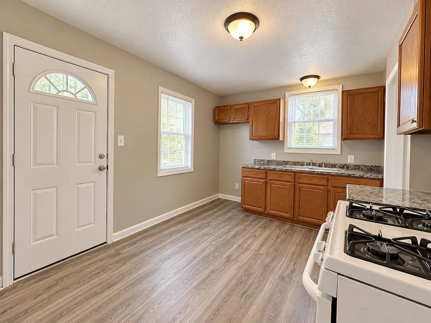 3 bed, 1179 sqft, $1,600 — Photo 2