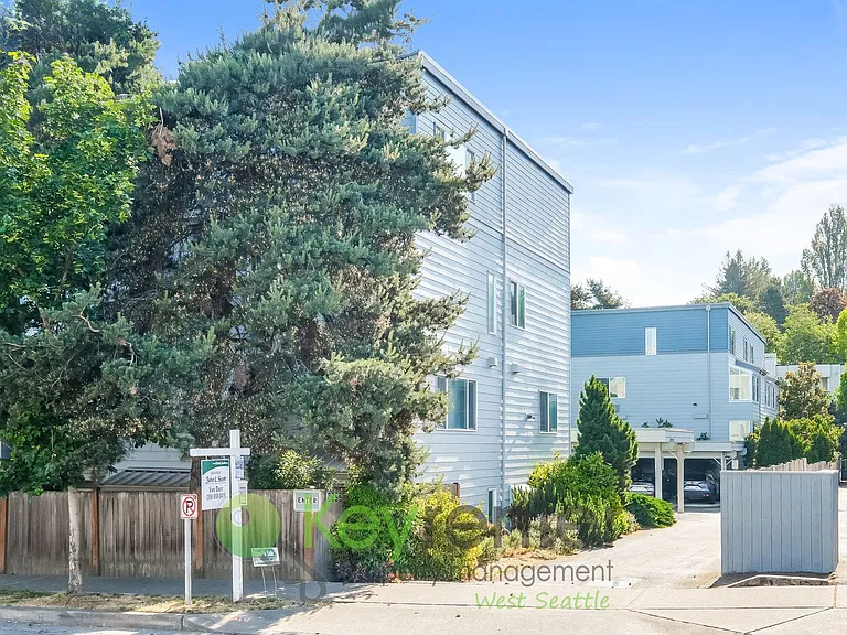 9522 1st Ave NE #B8 — Photo 1
