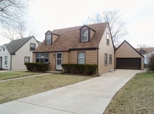 412 Sunset Dr, Elgin, IL 60123