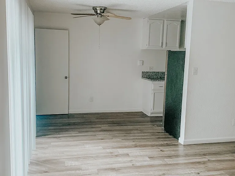 Amberwood Apartments — Photo 16