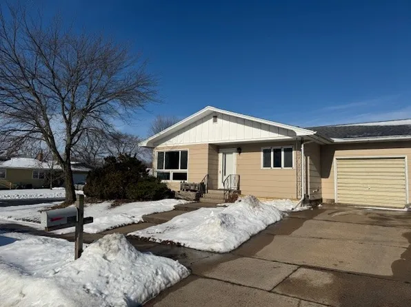 1003 Monroe St, Onalaska, WI 54650