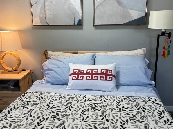 6415 W 87th St, Los Angeles, CA 90045