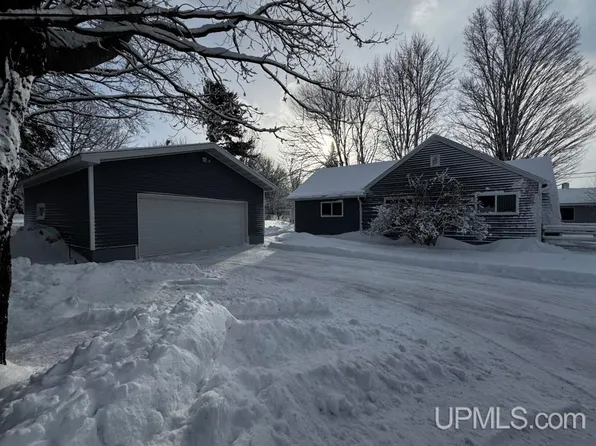 923 N Main St, Lanse, MI 49946