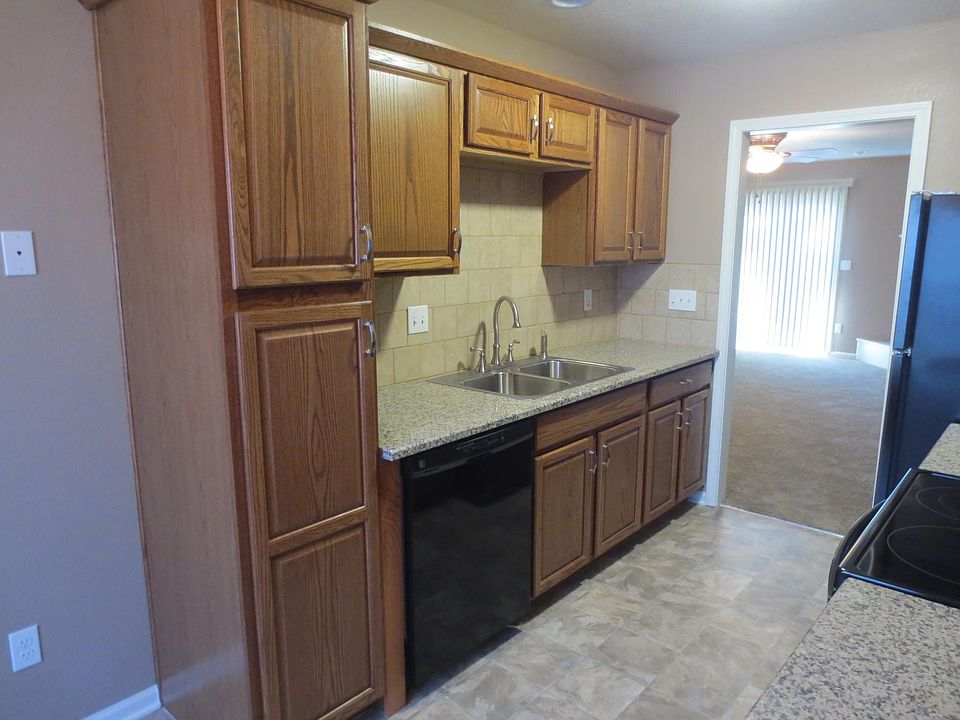 UPGRADED CABINETS, Upgaded APPLIANCES WITH PANTRY