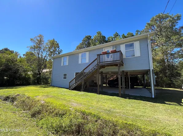 8135 Jeff Davis Dr, Bay Saint Louis, MS 39520