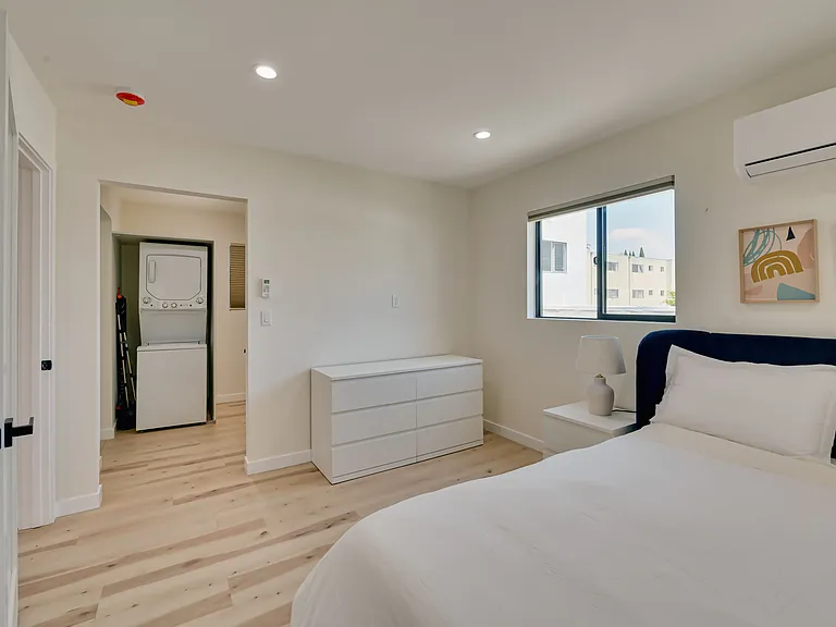 918 N San Vicente Blvd #D — Photo 10
