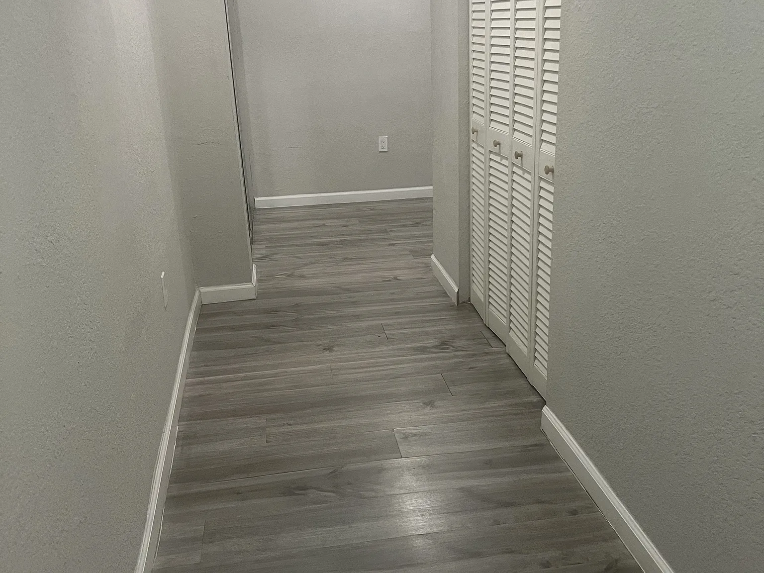W 60th St, Hialeah — Photo 2
