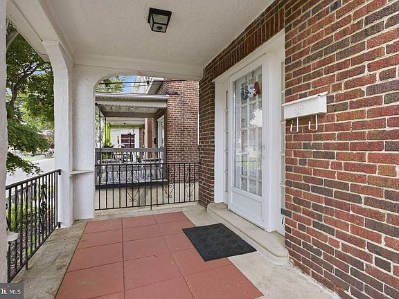 3rd image of 154 Woodland Ave