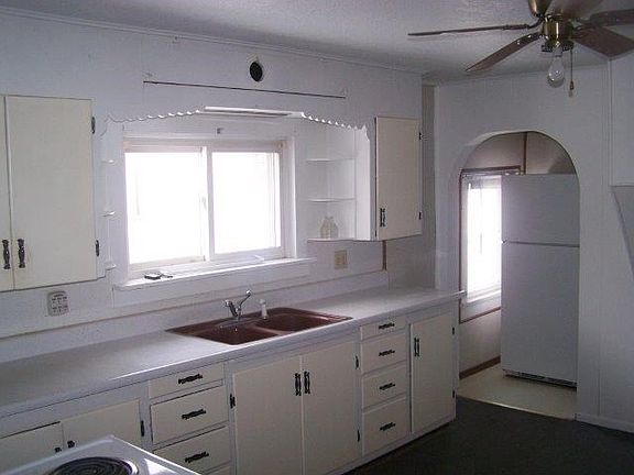 2nd image of 303 E Collins St