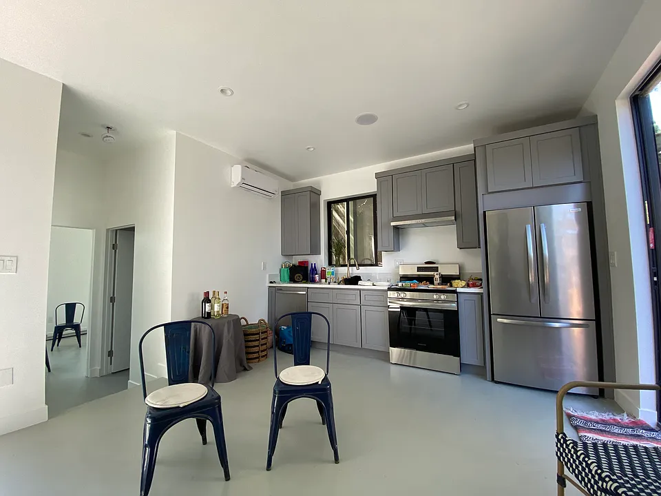 The house can come empty or furnished depending on the perfect tenant's needs!