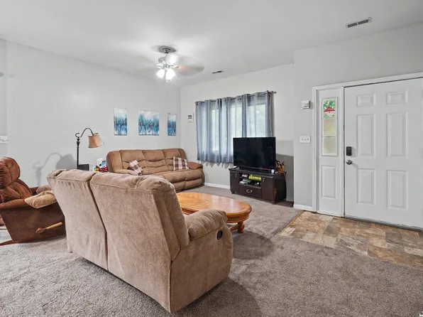 1713 E 21st Ter, Lawrence, KS 66046