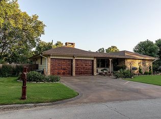 825 Crescent Dr, Independence, KS 67301