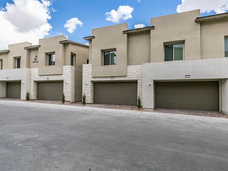 600 N Carriage Hill Dr #1140 — Photo 43