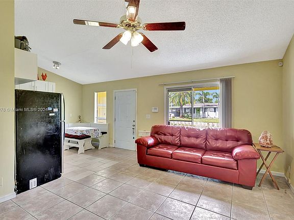 4th image of 1890 Windsor Dr #1890
